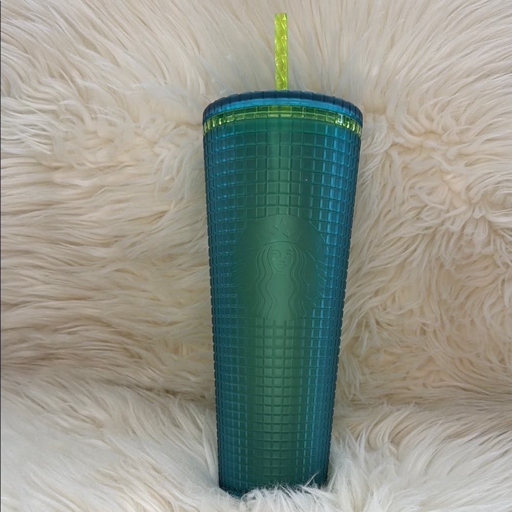 Starbucks Green Tumbler with Straw

Never used